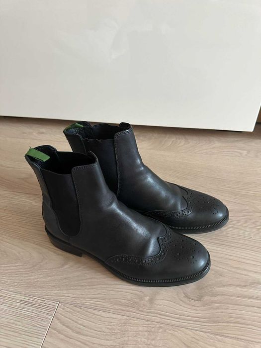 Черни удобни боти!