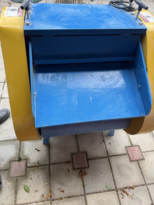 Utilaj de decojit cabluri automat