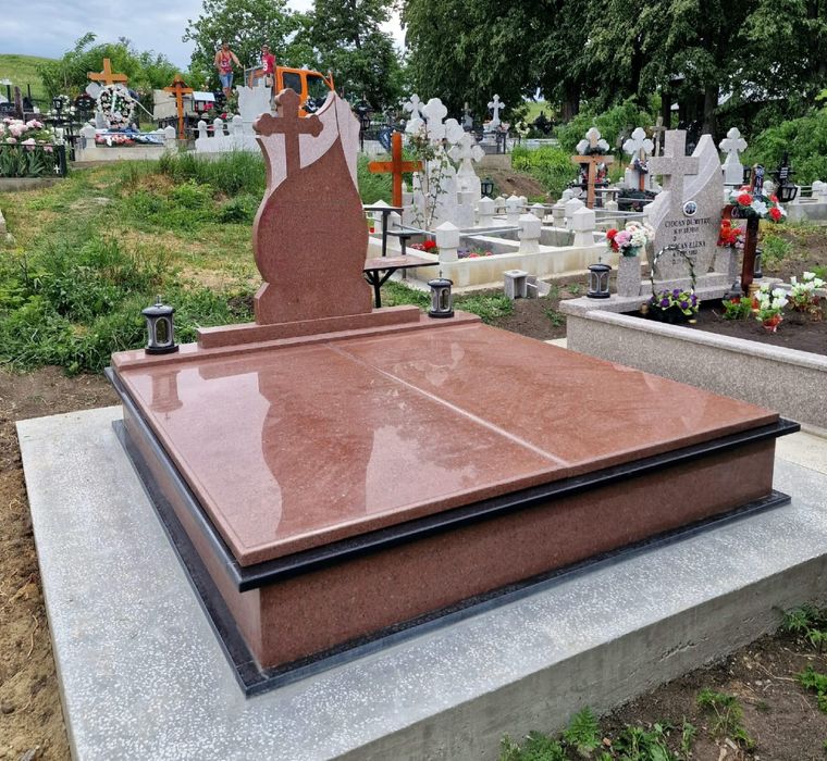 Vând/realizez monumente funerare și  răstigniri la cele mai bune pretu