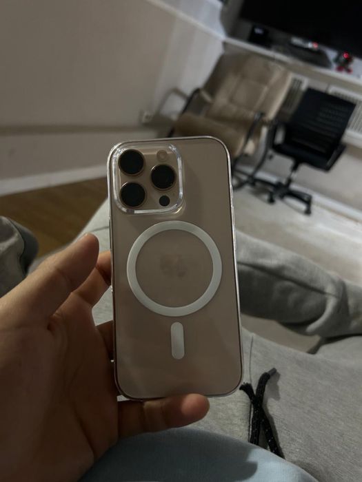 Iphone 16 pro в титановом золоте