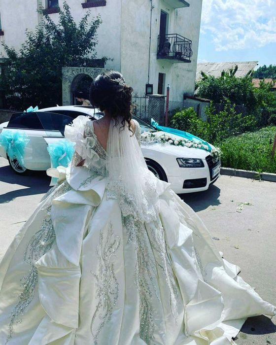 Булчинска рокля за специални поводи