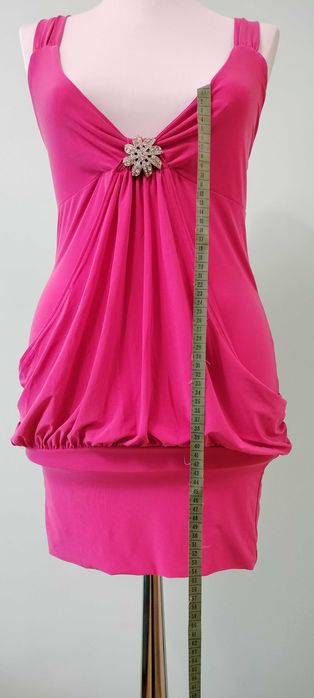 Секси парти цикламена къса рокля с гол гръб и отворено деколте