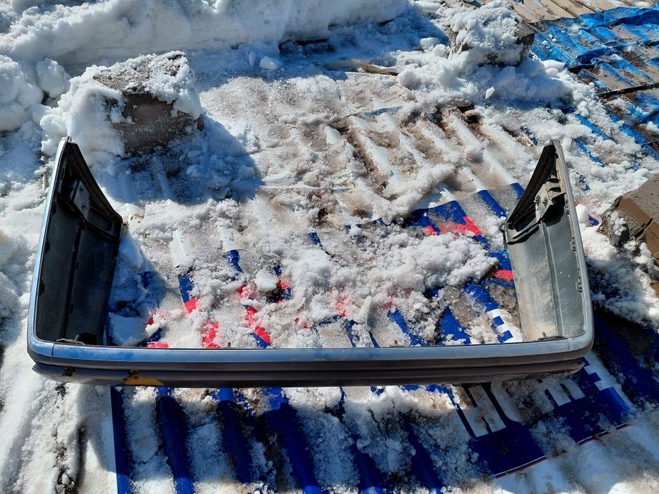 Продам на задний бампер хром  кузов 124 w