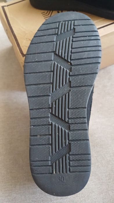 Продам туфли на мальчика