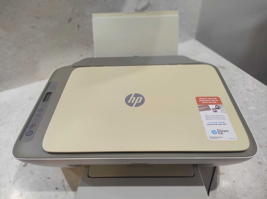 Принтер HP Deskjet e2720 три в едно!!!
