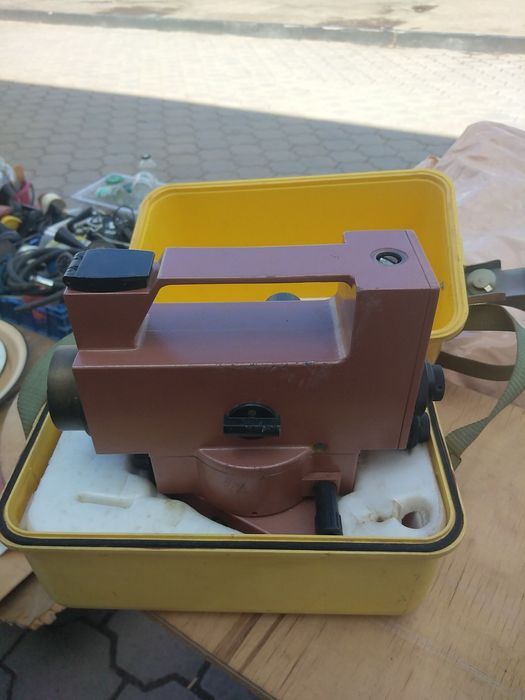 Нивелир  строительный