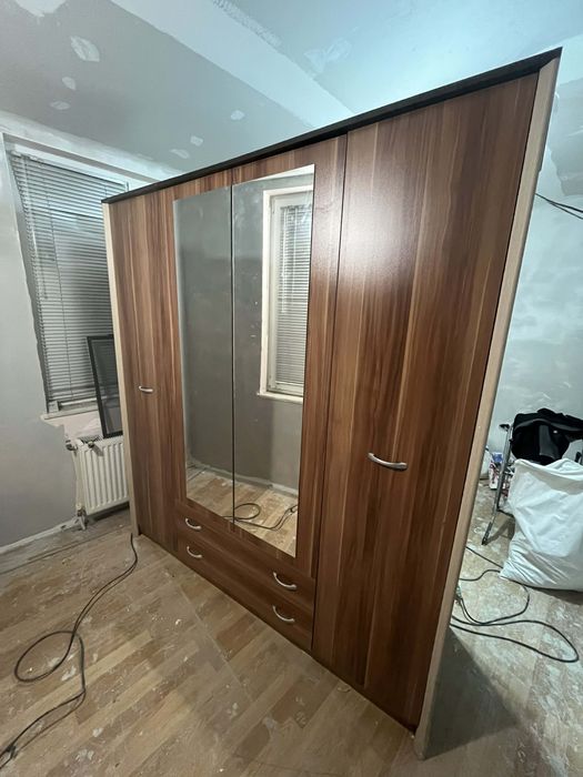 Четирикрилен гардероб