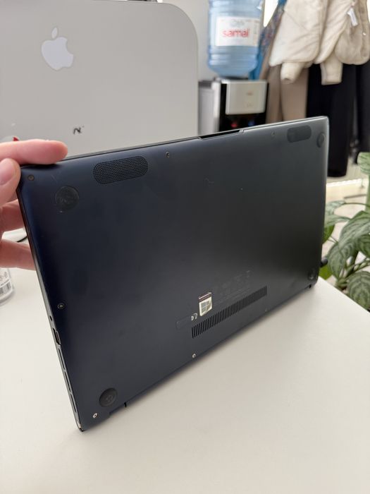 Asus zenbook 15/ i7