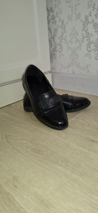 Продается женский обувь