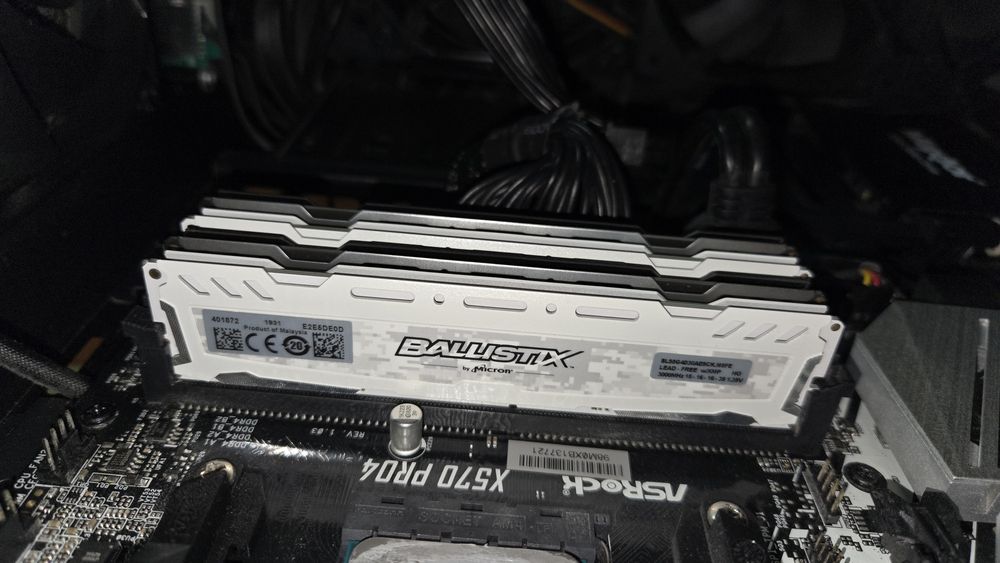 AMD R7 3700X / Asrock X570 Pro 4 / 32GB DDR4 / Sursa  Seasonic 620w