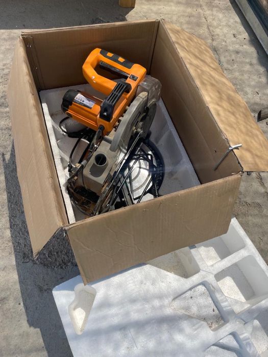 пила торцовочная  вихрь пт-255