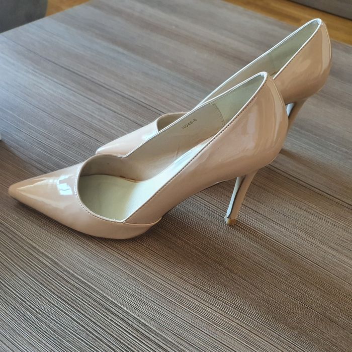 Pantofi stileto nude