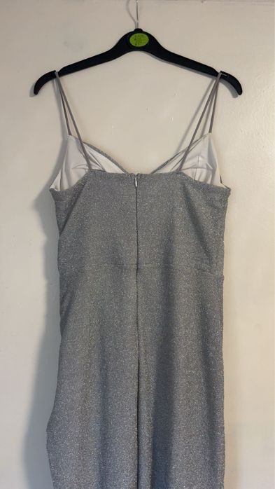 Еластична рокля в сив цвят с брокати