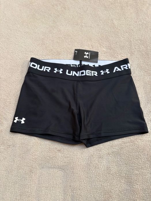 Дамски къси панталони UNDER ARMOUR