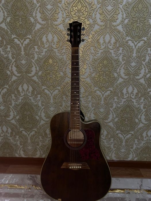 Гитара электроакустическую