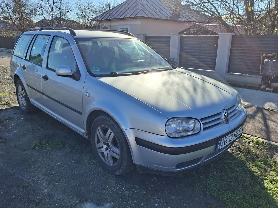 Vând Volkswagen Golf 4