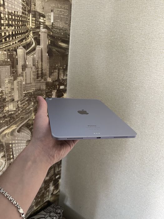 Продам iPad Air 11