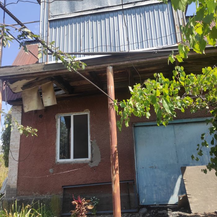 Продам дачу, Есик вдоль БАКа