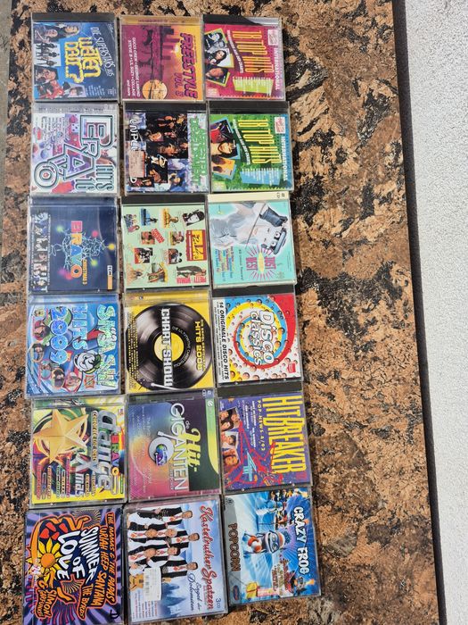 Vând 64 CD muzica usoara mixta straina artisti internationalii
- Tot lotul de 64 CD cu muzică usoara mixta straina 455 lei (aproximativ 7lei /1CD)
65