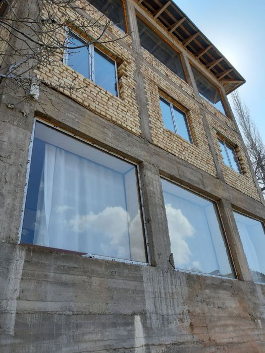 Продается участок Чарвак Хумсан рядом с речкой Угам 16 соток