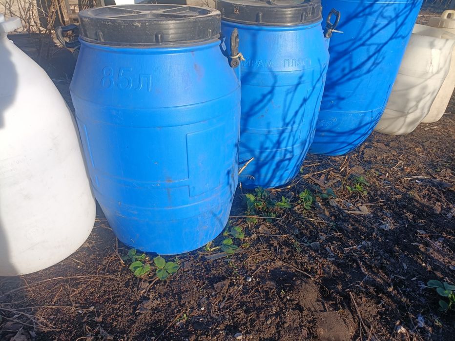 Продаю бочки пластиковые б/у