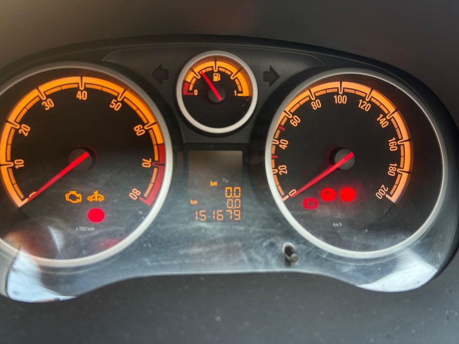 Vand Opel Corsa D avariat . Primul venit, primul servit.