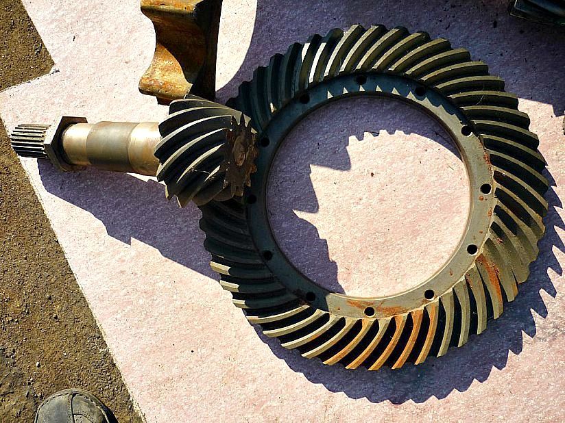Confectionam pinioane , planetare si grupuri conice de utilaje