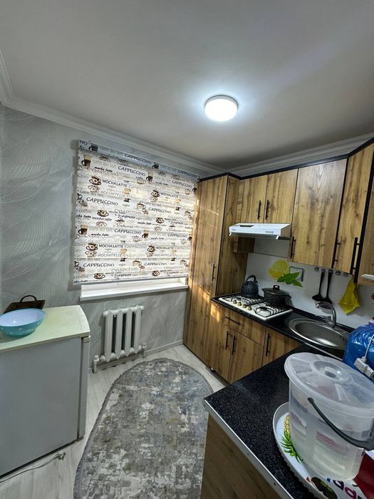 Qarshi shahridan targovka tomondan kvartira sotiladi