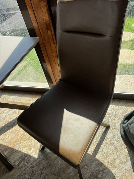 Masa sticla mata plus 6 scaune piele
