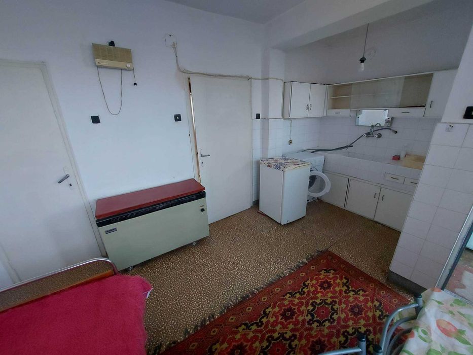 Продава се Тристаен апартамент в Търговище, Център - 66 кв.м за 673 €/кв.м - Снимка #2