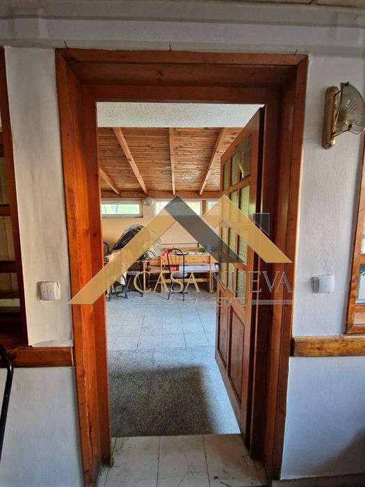 Къща със заведение за бързо хранене в гр.Перник, кв.Църква