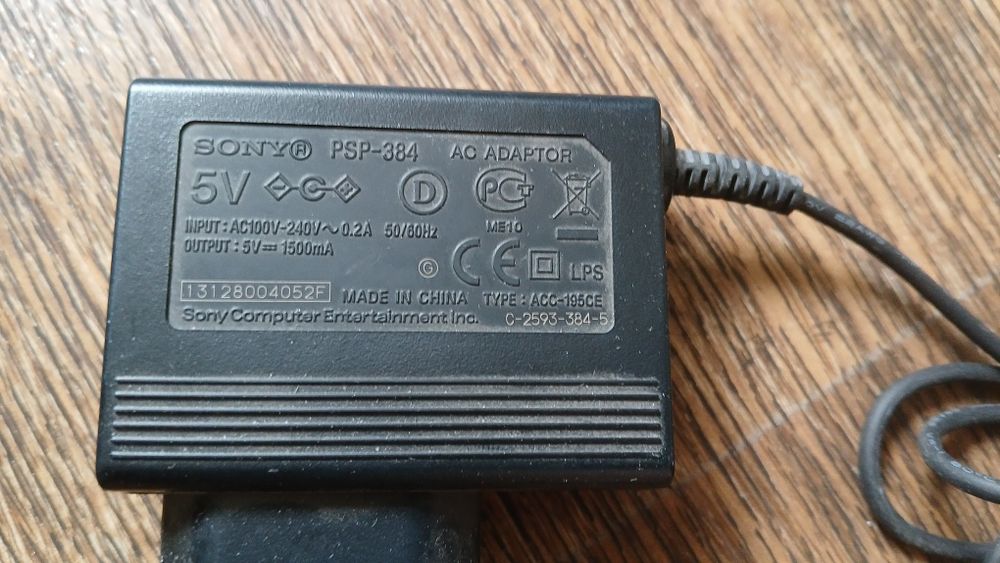 Зарядное устройство / адаптер питания Sony PSP-384
