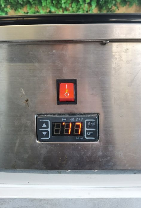 Хладилна витрина