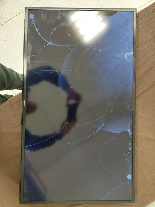 TV Samsung UE 40 MU6172U за части