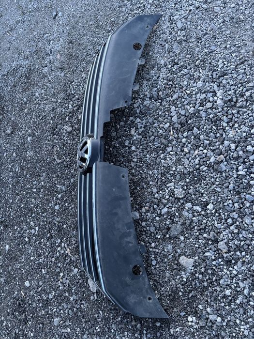 Решетка с емблема Фолксваген Пасат Б7