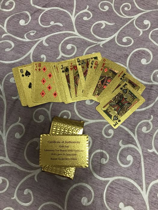 Carti de jos placate cu aur