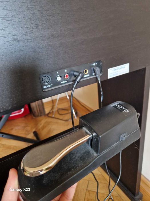 Pian electronic profesional Miles, 61 clape, 128 ritmuri+pedală CADOU