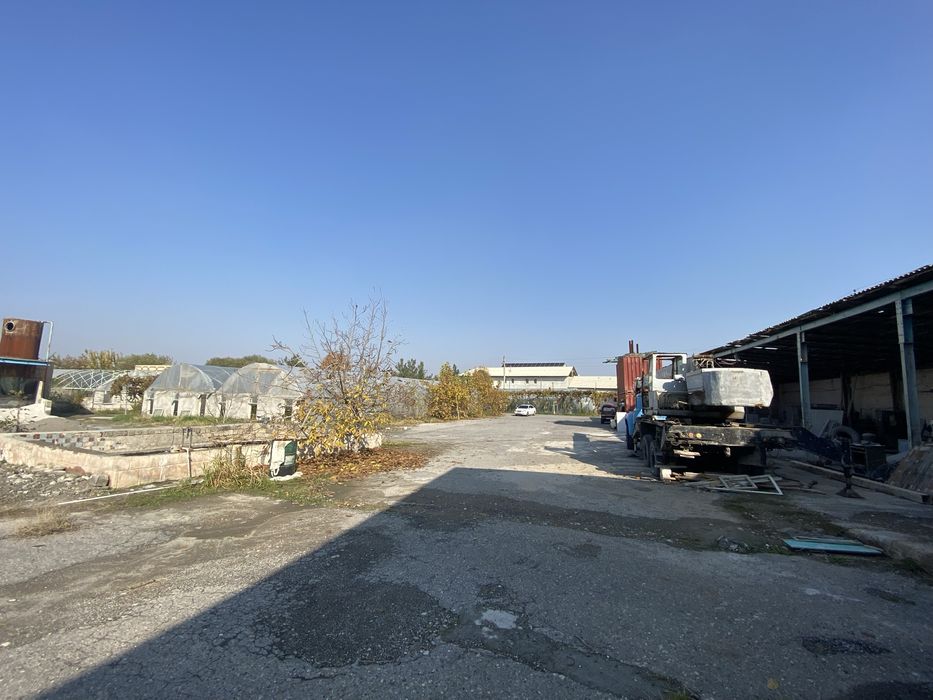 Фаргона шахар Онкология олдида 80 сотих ер сотилади ишлаб чикариш учун