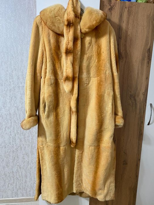 Продам натуральную шубу,длинная ,красивая,теплая,