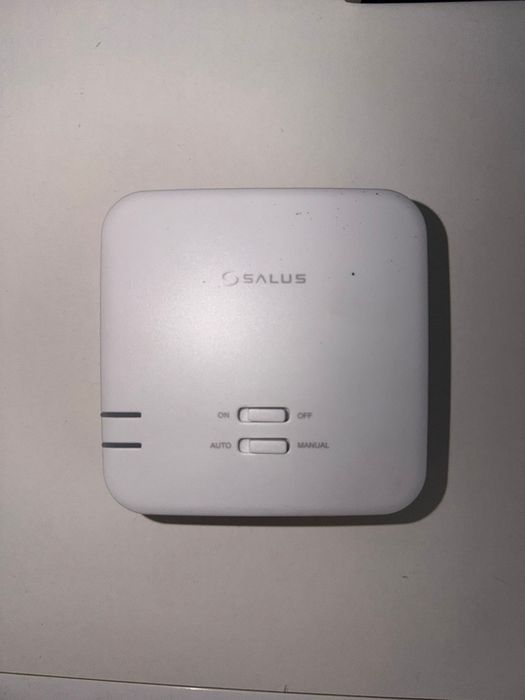 Vând termostat programabil Salus 091FLRFv2