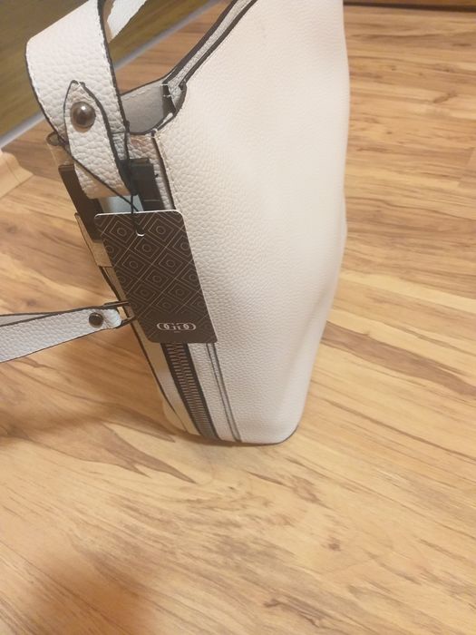 Дамска чисто нова чанта