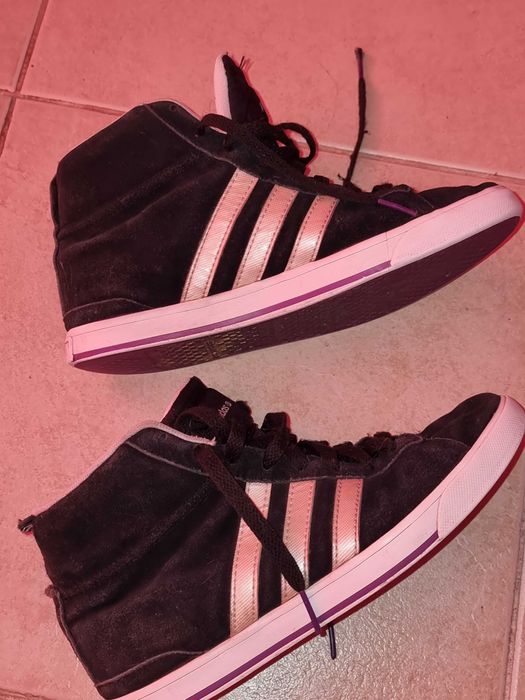 Много издръжливи маратонки Adidas