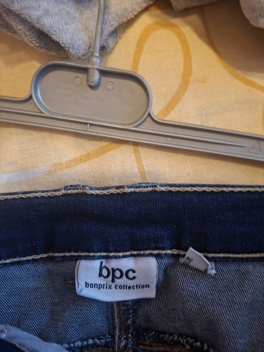 Vand o fusta de  blugi