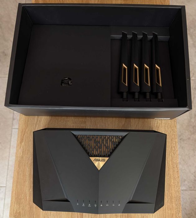 Router Asus RT-BE88U- WiFi 7 (802.11BE) 7.2 Gbps, in garantie pana pe 05.06.2027