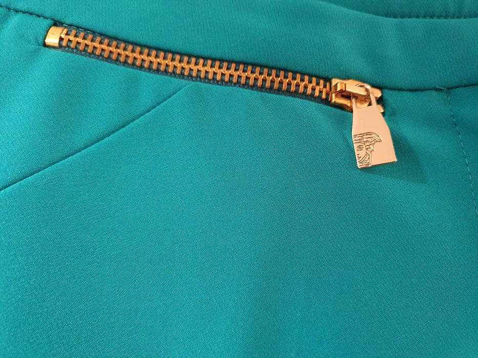 Versace collection чисто нов оригинален панталон в зелено, размер 40 (С)