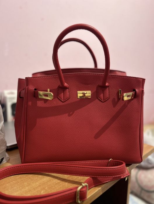 Сумка красная продам