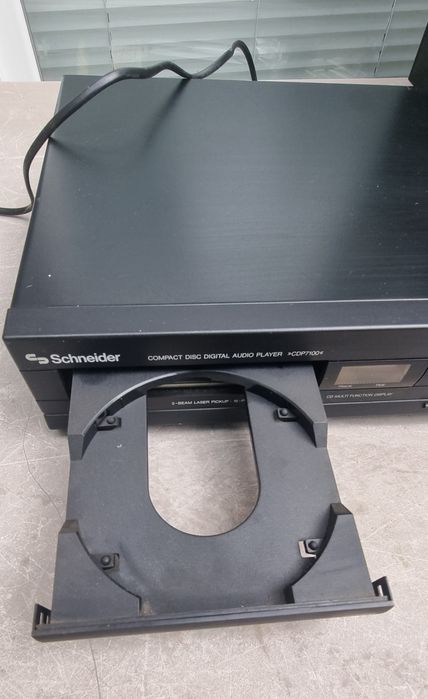 CD плейър Schneider CDP 7100