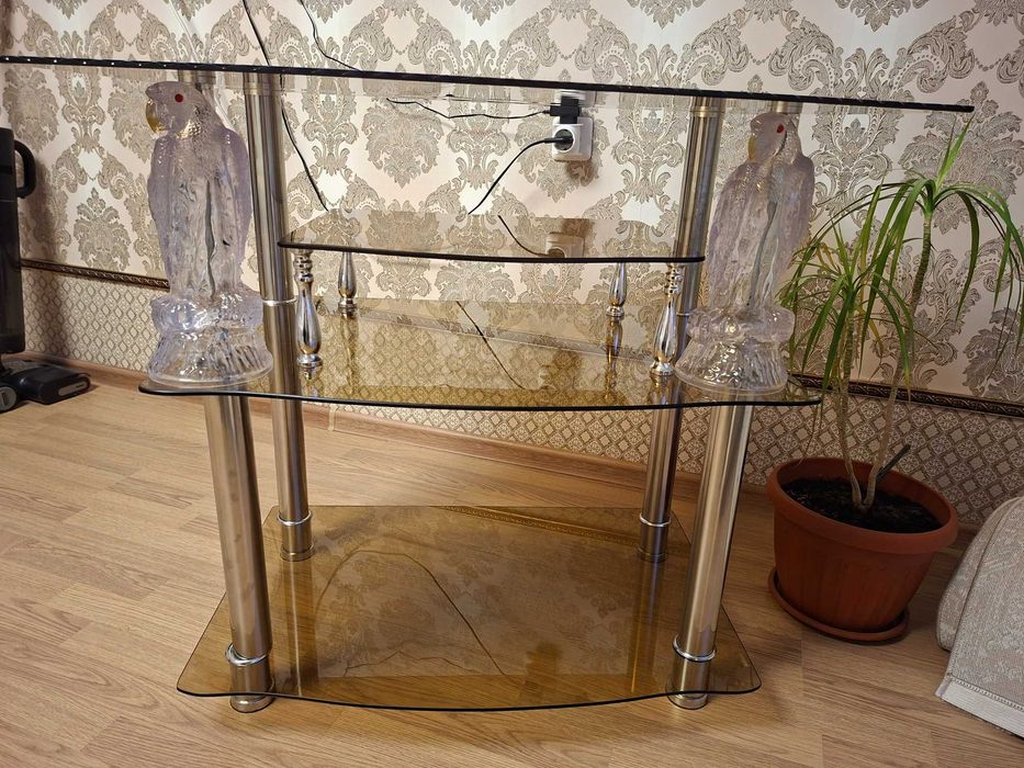 Стол для телевизора