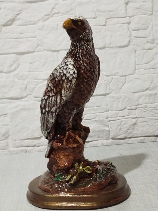Сувенир Орел изготовлен из гипса