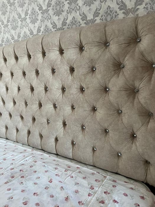 Продаётся двуспальная кровать